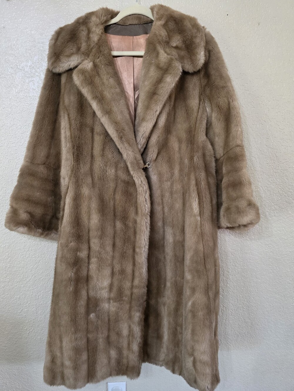Vintage Tissavel Country Pacer Classic Women's Long Faux Fur Coat in Light Brown